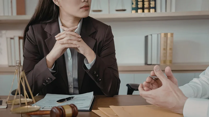 Atlanta commissions and bonuses lawyer discussing with client